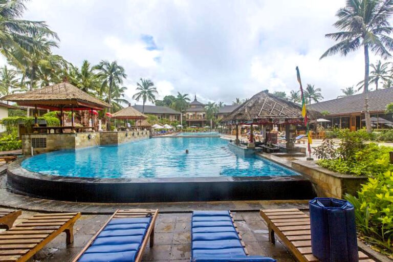 Facility Shared Pool apartment jayakarta