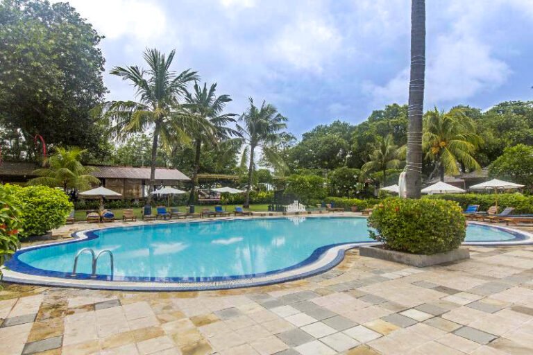 Facility Shared Pool apartment jayakarta